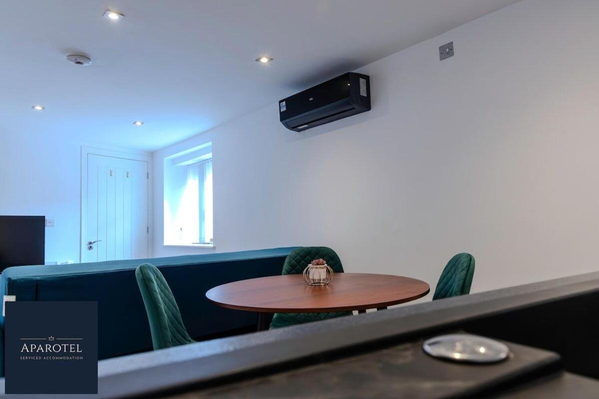 Aparotel Serviced Apartments - Stonehenge, Amesbury Town Centre Δωμάτιο φωτογραφία