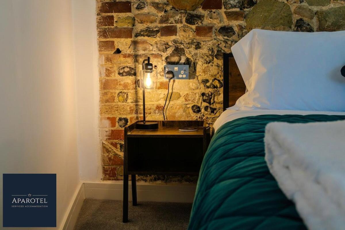 Aparotel Serviced Apartments - Stonehenge, Amesbury Town Centre Δωμάτιο φωτογραφία