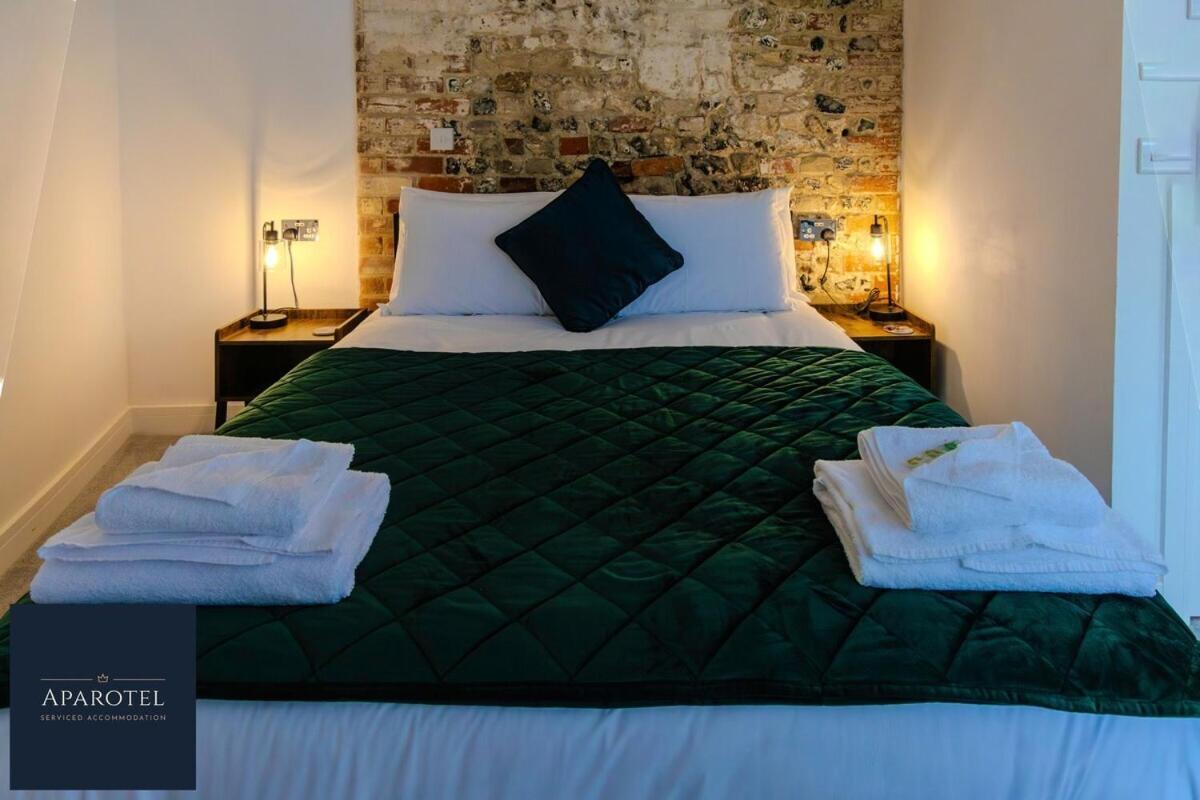 Aparotel Serviced Apartments - Stonehenge, Amesbury Town Centre Δωμάτιο φωτογραφία