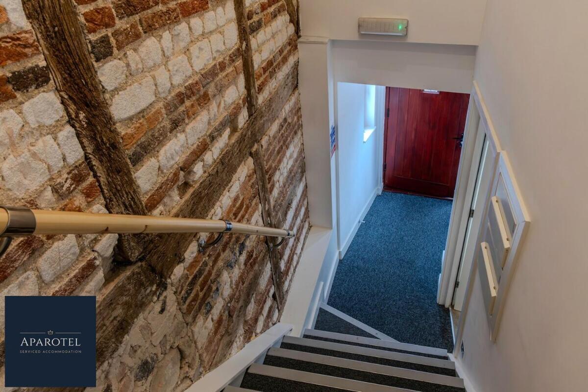 Aparotel Serviced Apartments - Stonehenge, Amesbury Town Centre Δωμάτιο φωτογραφία