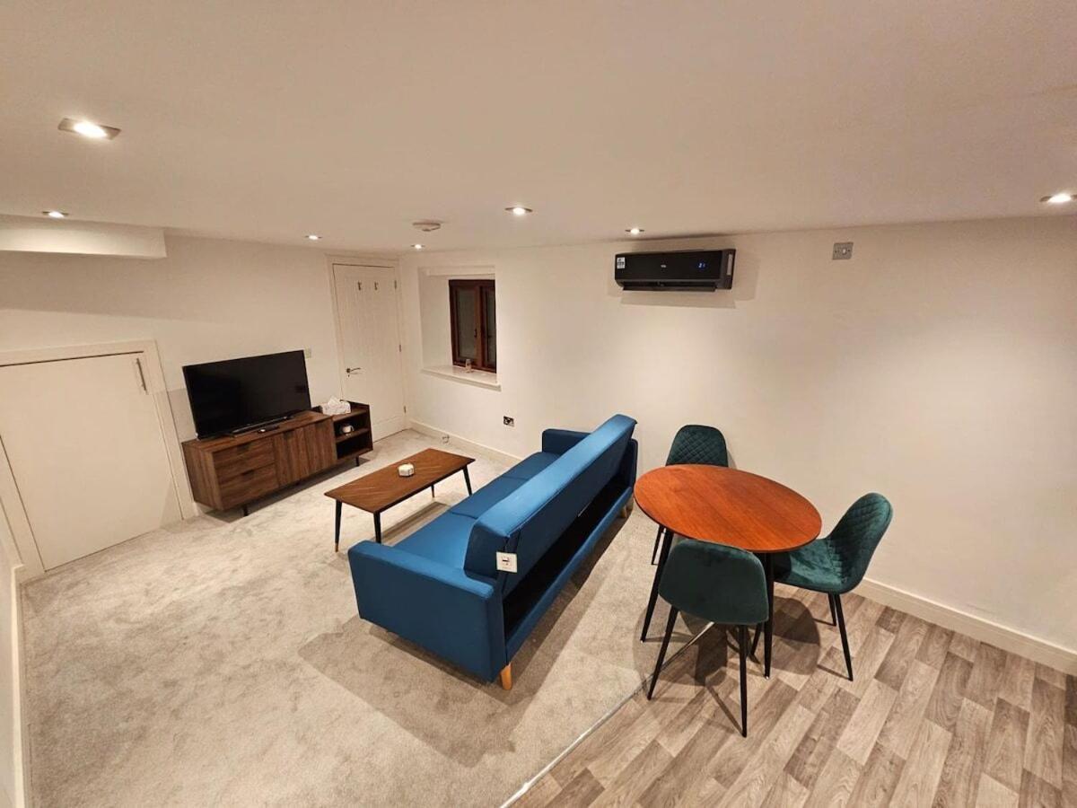 Aparotel Serviced Apartments - Stonehenge, Amesbury Town Centre Δωμάτιο φωτογραφία