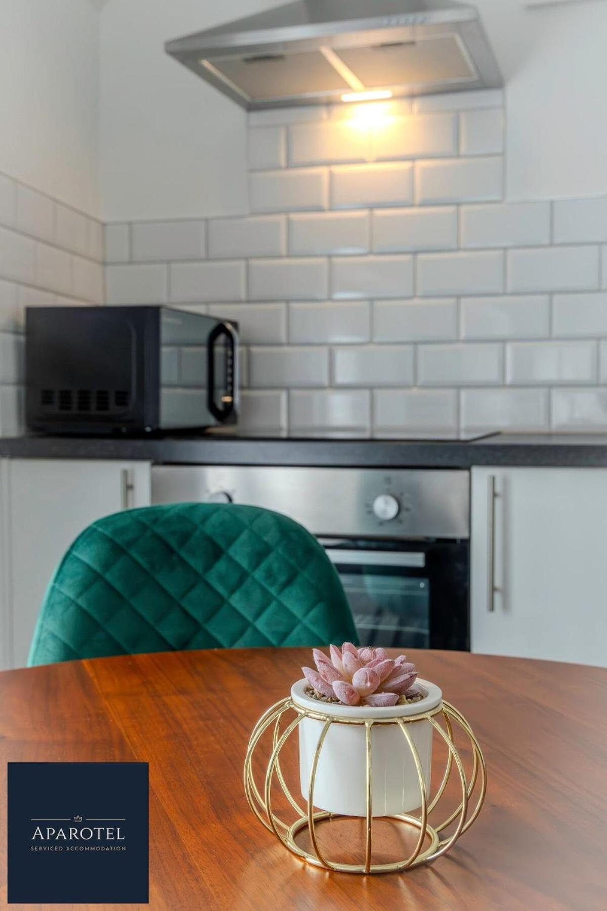 Aparotel Serviced Apartments - Stonehenge, Amesbury Town Centre Δωμάτιο φωτογραφία